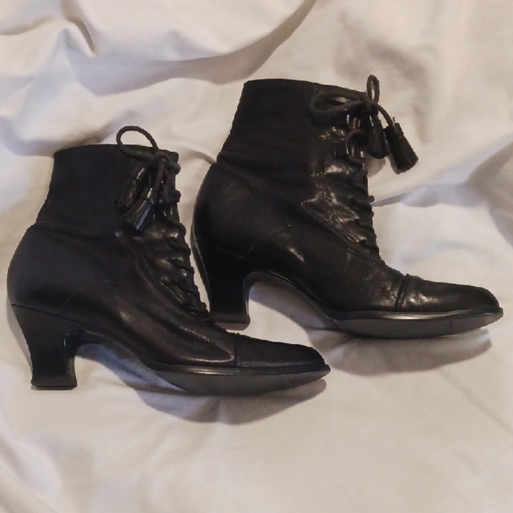 Elegant Vintage Black Lace-Up Ankle Boots Enzo Angiolini Size 5 1/2M
